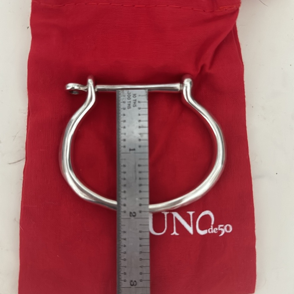 Beautiful Silver Solid Bangle, Like New - image 7